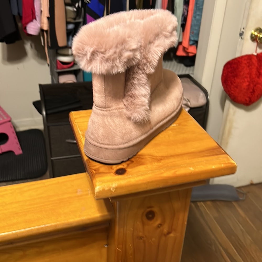 SO Paulina Woman’s Faux Fur Winter Boots. Mauve - Picture 3 of 6